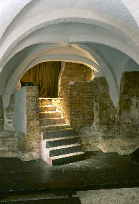 Gotische Krypta unter dem Nordflügel des Schlosses