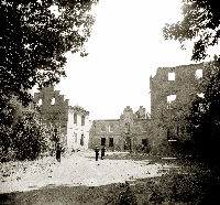 Ruiny zamku po zniszczeniach wojennych, fot. 1961 r.